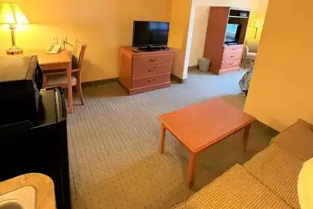 Super 8 by Wyndham Topeka at Forbes Landing - 25