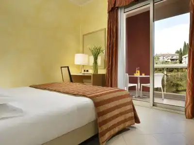Continental Wellness & Spa - 36