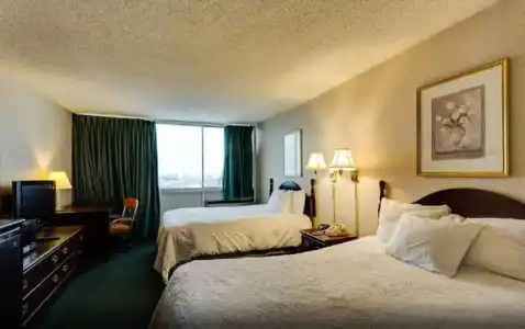 University & Suites - 14