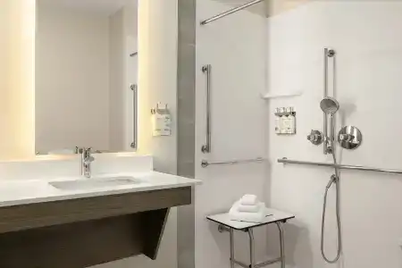 Holiday Inn Express Fayetteville – Fort Bragg by IHG - 39