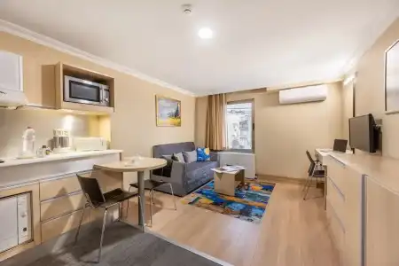 Gallery Residence & - 100