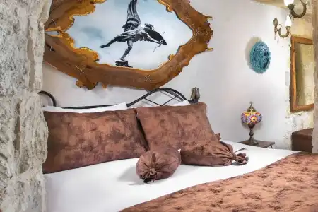 Romantic Cave - 89