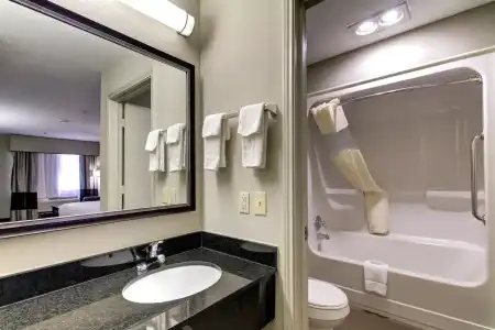 Motel 6 Arlington, TX - 9