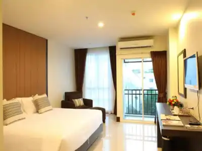 Crystal Suites Suvarnabhumi Airport - 1