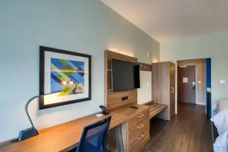 Holiday Inn Express & Suites Charlotte - South End by IHG - 86
