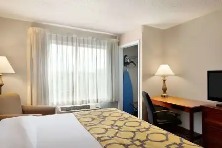 La Quinta Inn Springfield East - 28