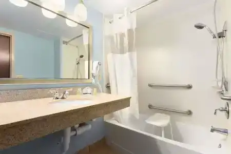 Holiday Inn Express Fayetteville – Fort Bragg by IHG - 6
