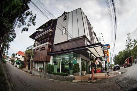 The Arak Bed Bar and Hostel - 25