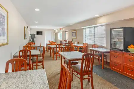 Quality Inn & Suites Oceanside Near Camp Pendleton - 19