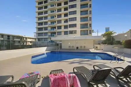 Burgess @ Kings Beach Apartments - 14