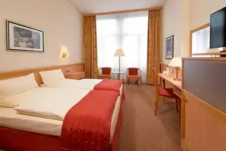 Steglitz International - 23