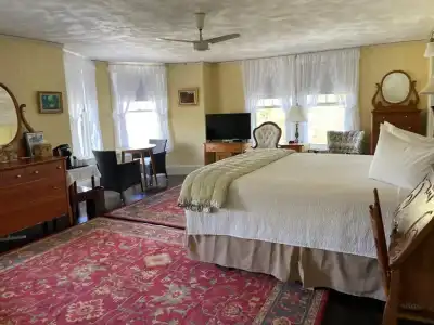 Moseley Cottage Inn & Town Motel - 56
