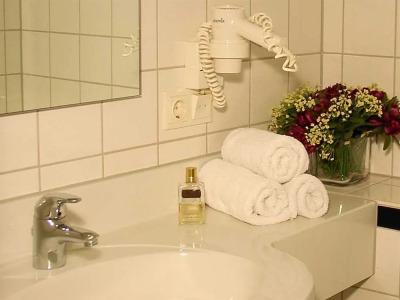 am Schlosspark , Wiesbaden - 7