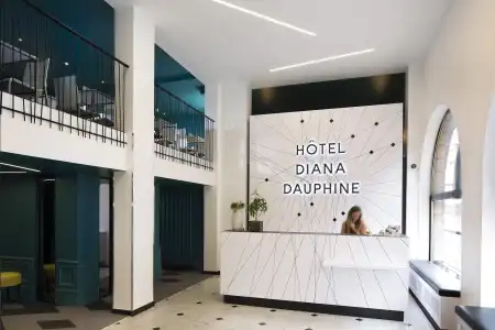 Diana Dauphine - 34