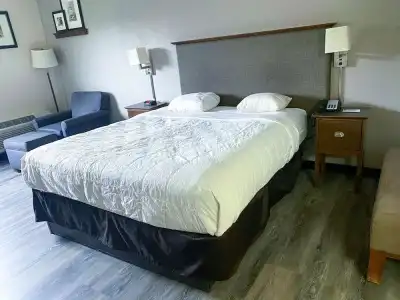 Rodeway Inn Rochester Airport - 11