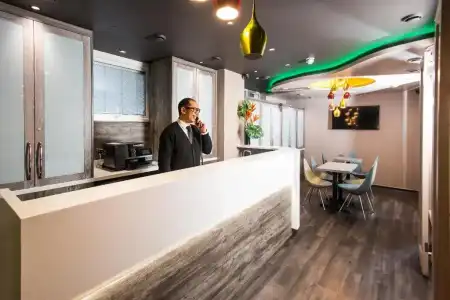 London Court - 16