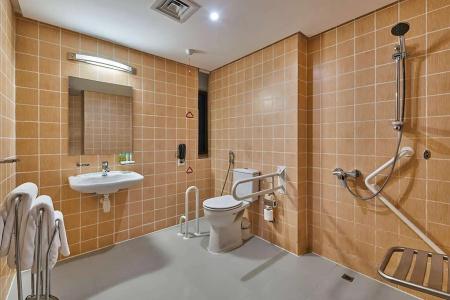 Ramada & Suites by Wyndham Dubai JBR - 12
