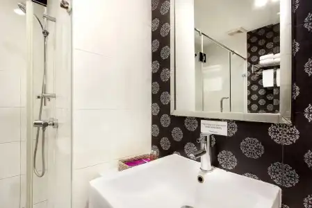 Bally Suite Silom - 6