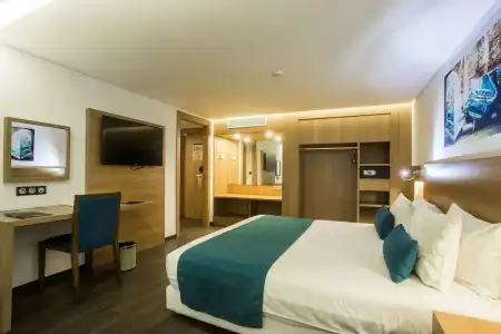 Fredj and Spa - 72