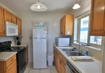 Driftwood Beach Motel - 21