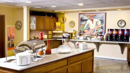 Hampton Inn & Suites Tucson-Mall - 14
