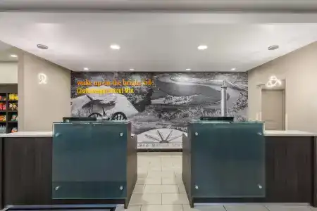 La Quinta Inn & Suites by Wyndham Chattanooga - Lookout Mtn - 16
