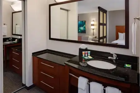 Hyatt Place Pittsburgh-North Shore - 34