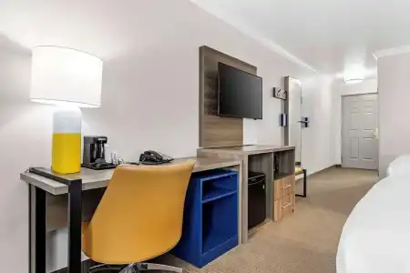 Comfort Inn & Suites Galveston Central Island near Pier - 39