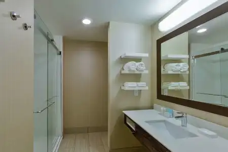 Hampton Inn & Suites Bend - 9