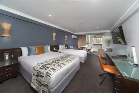 Hyde Park Inn - 145