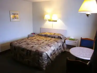 Chinook Motel - 14