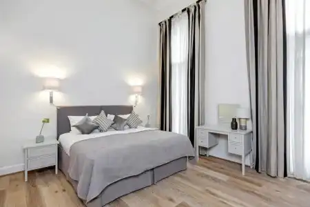 Queensgate Court - 284