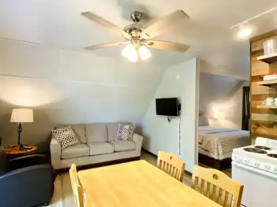 Calm Waters Cabin Resort - 24