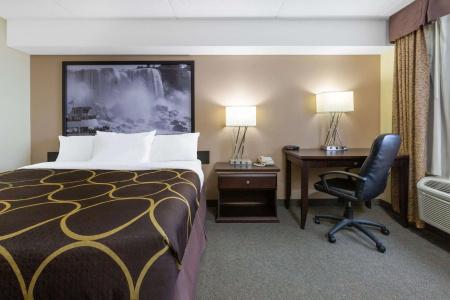 Travelodge by Wyndham Niagara Falls at the Falls - 1
