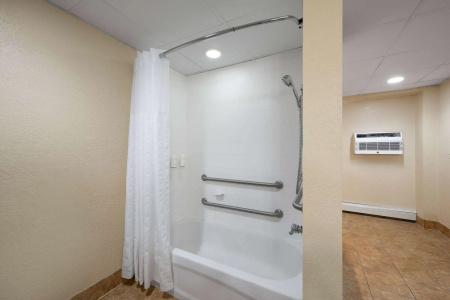Days Inn & Suites by Wyndham Bozeman - 6