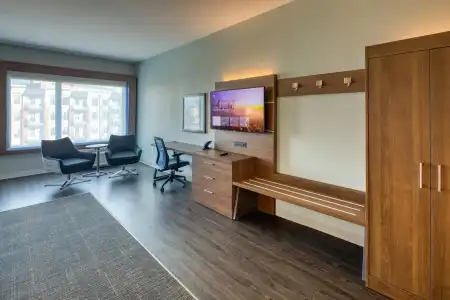 Holiday Inn Express & Suites Charlotte - South End by IHG - 76