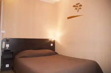 Hôtel Les Rosiers - 45