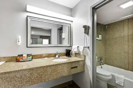 Quality Inn Bowling Green South - 8