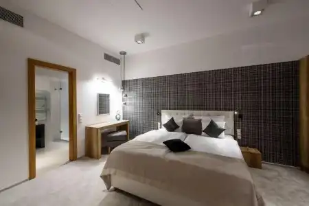 Karoly Corner Residences - 62