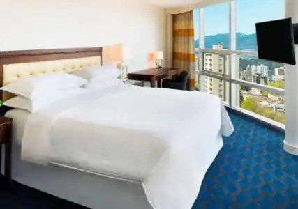 Sheraton Vancouver Wall Centre - 4