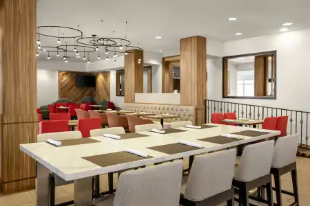 Hilton Garden Inn Phoenix Airport - 26