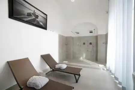 Bespoke Luxury Suites and Apartments - 3