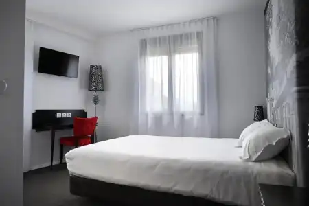 Hôtel Les Muses - 39