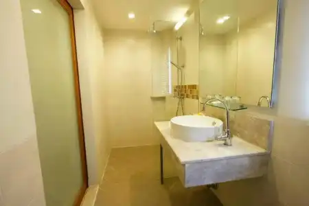 The Embassy Sathorn - 32