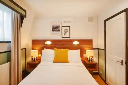 Huttons, Victoria London - 12