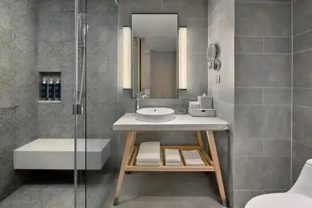 Four Points by Sheraton Phuket Patong Beach Resort - 42