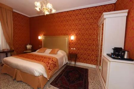 Romantic Escapade in Venice - 49