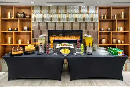 DoubleTree by Hilton Toronto Airport - 28