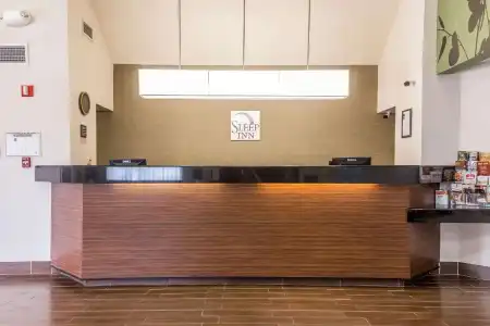Sky Harbor Airport Inn - 1