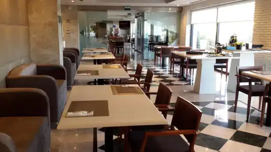 Avent Verahotel - 6